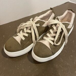 Women's Olive Casual Sneakers by SODA